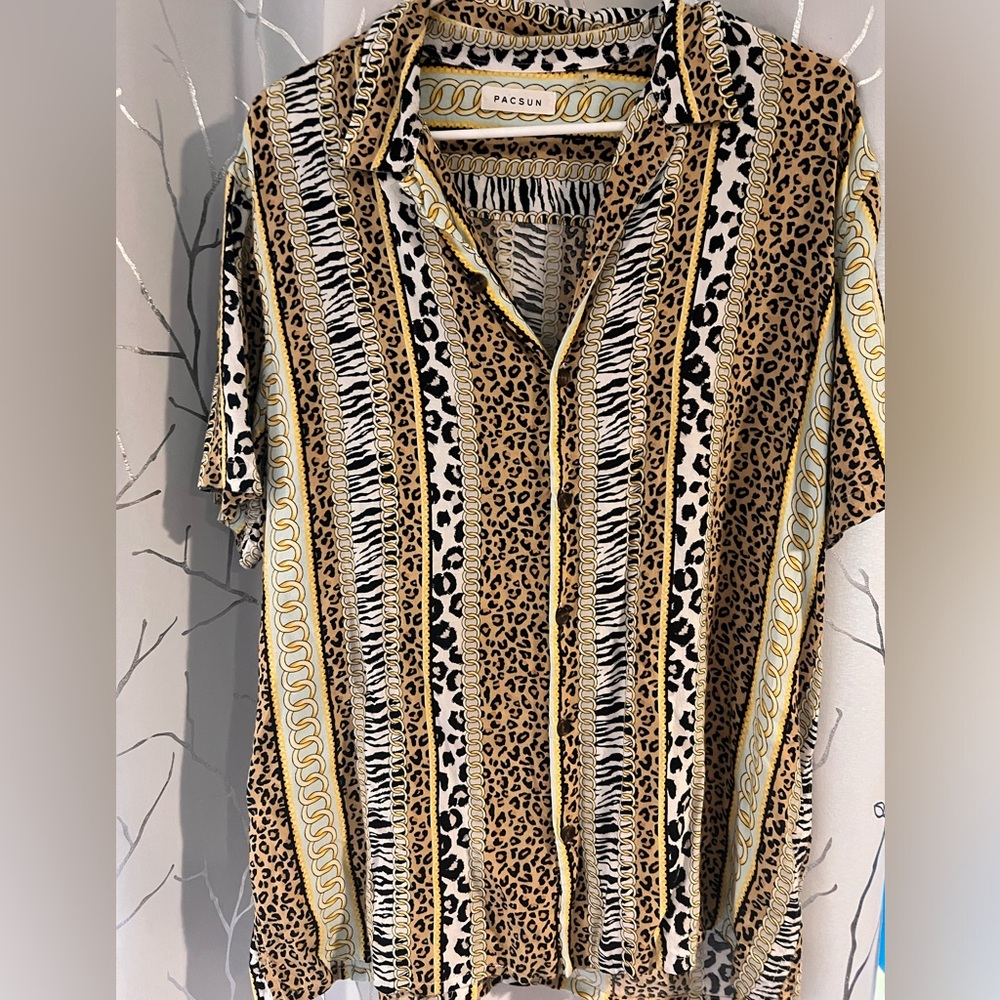PacSun Vintage Men’s Short Sleeve Button Down Animal Print/Chains